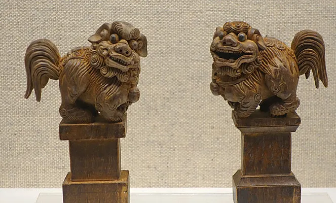 Bai wood-carved lions