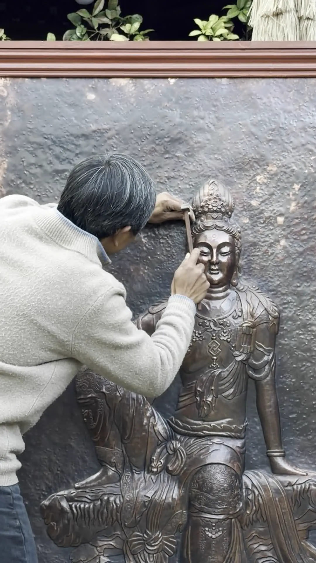 Craftsman chasing Guanyin