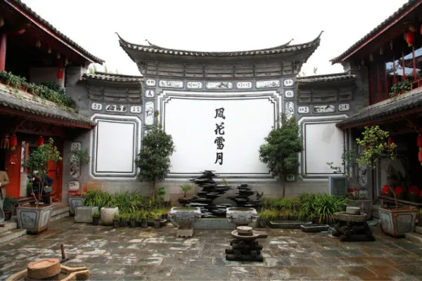 Three rooms and a screen wall courtyard