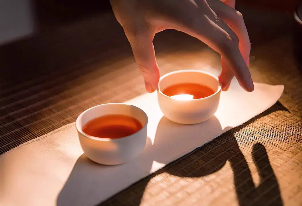 Three-course tea pouring