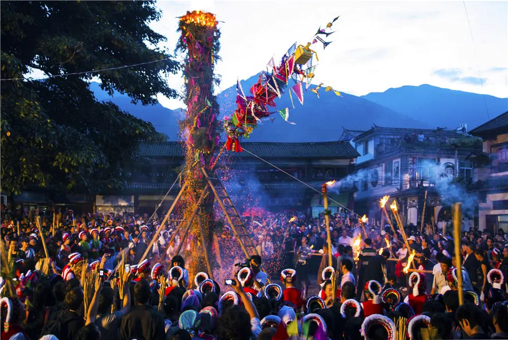 Bai Torch Festival large torch